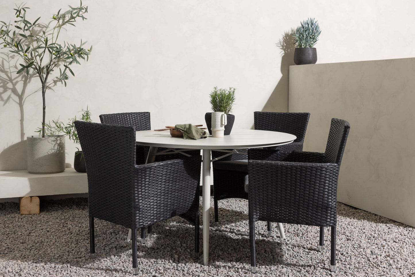 Lina Table with 4 Malina Chairs