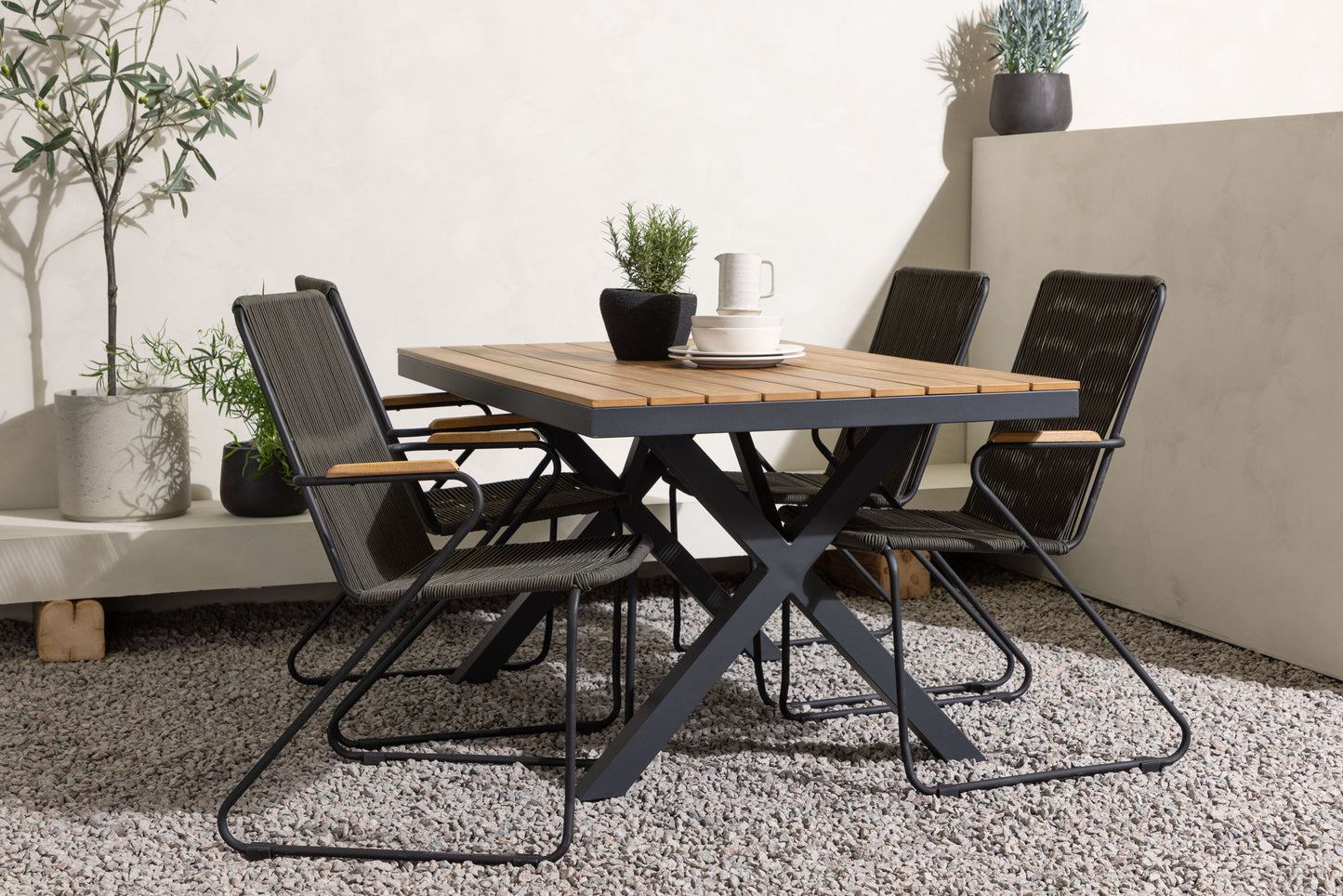 Venture Home Garcia with 4 Bois Chairs