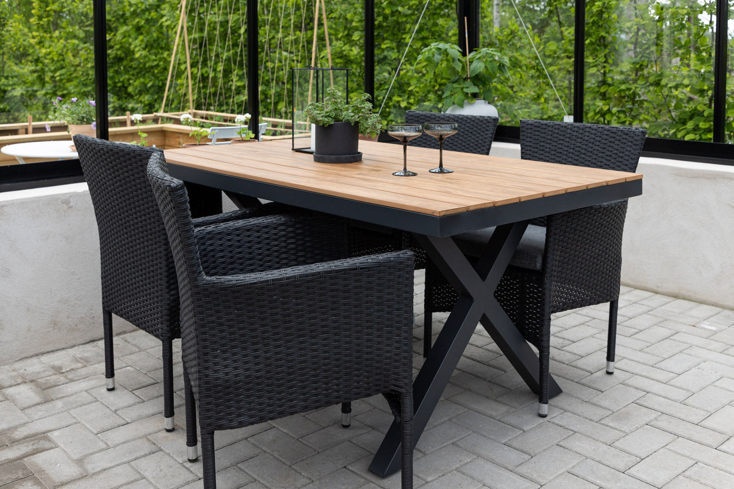 Venture Home Garcia Table with 4 Malina Chairs