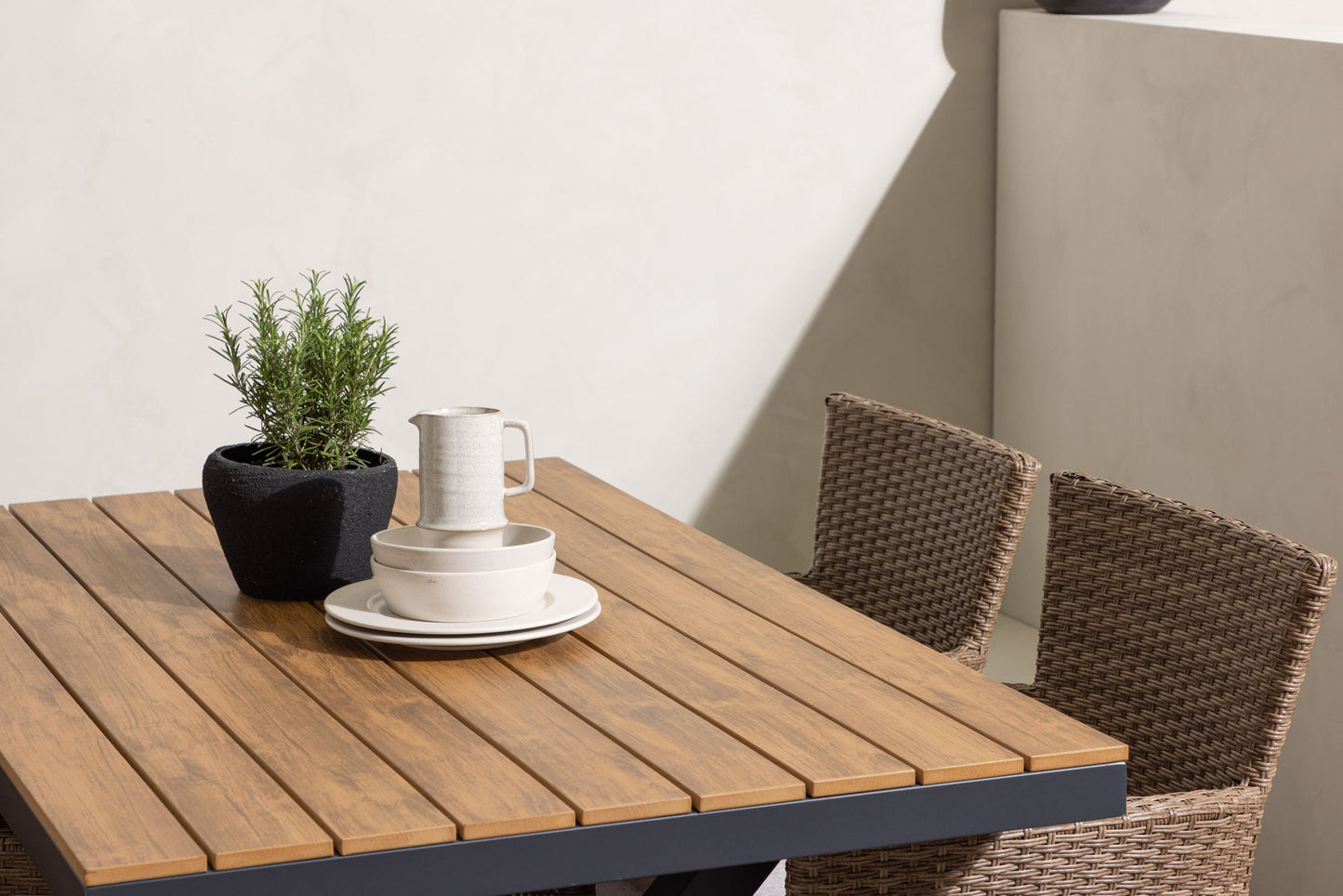 Venture Home Garcia Table with 4 Malina Chairs