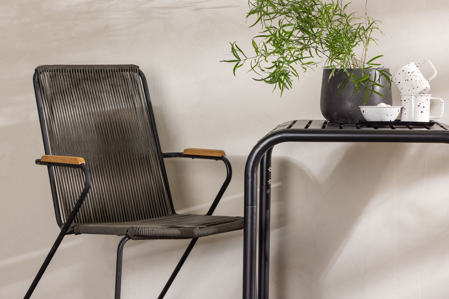 Venture Home Borneo Table with 2 Bois Chairs