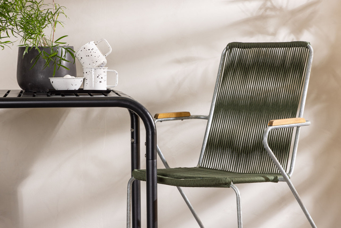 Venture Home Borneo Table with 2 Bois Chairs