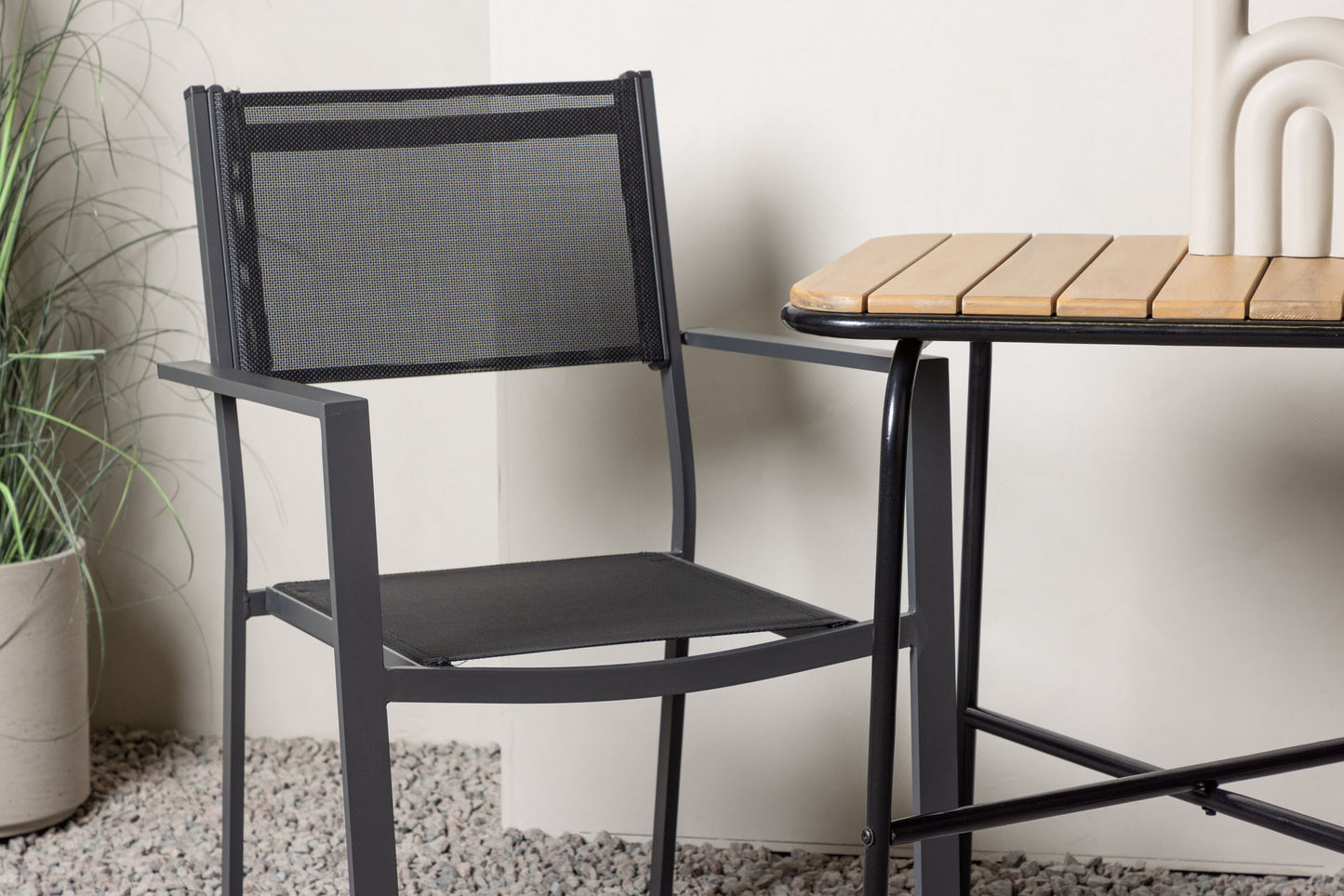 Venture Home Holmbeck Table with 2 Copacabana Chairs