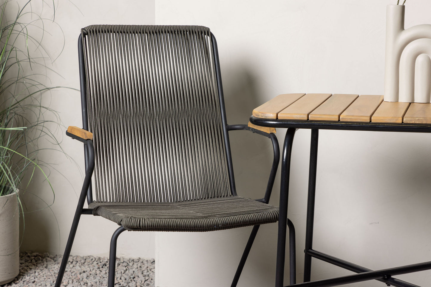 Venture Home Holmbeck Table with 2 Bois Chairs