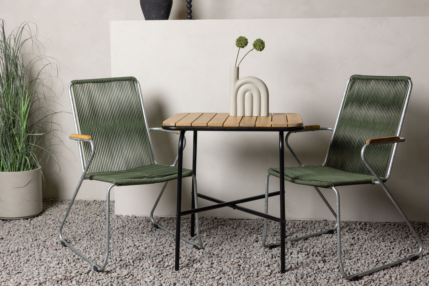 Venture Home Holmbeck Table with 2 Bois Chairs