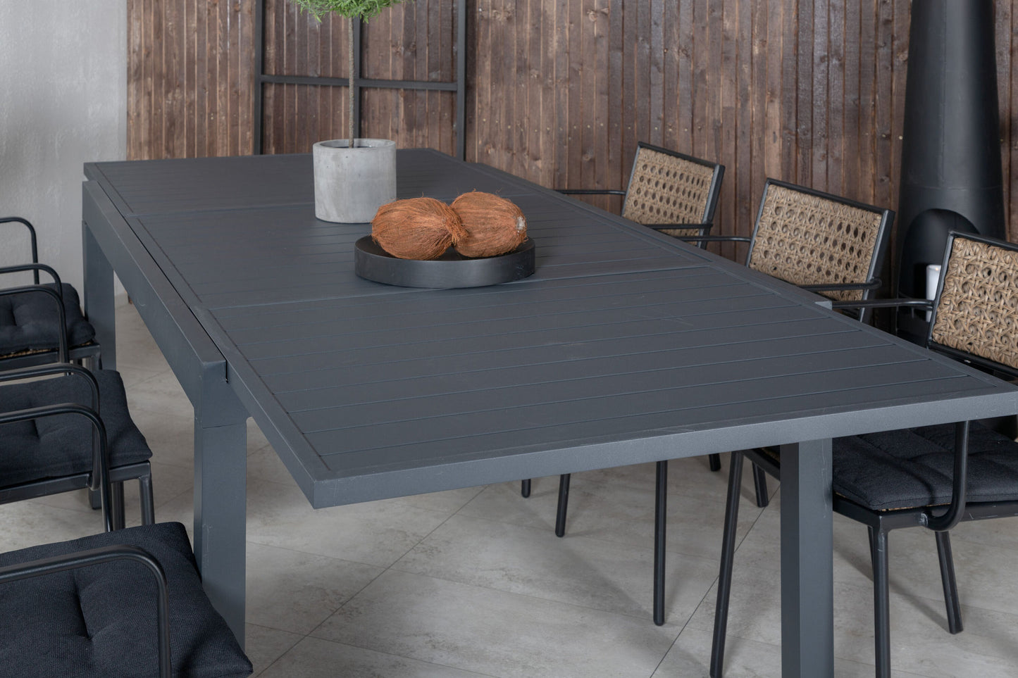 Venture Home Marbella with 6 Paola Chairs