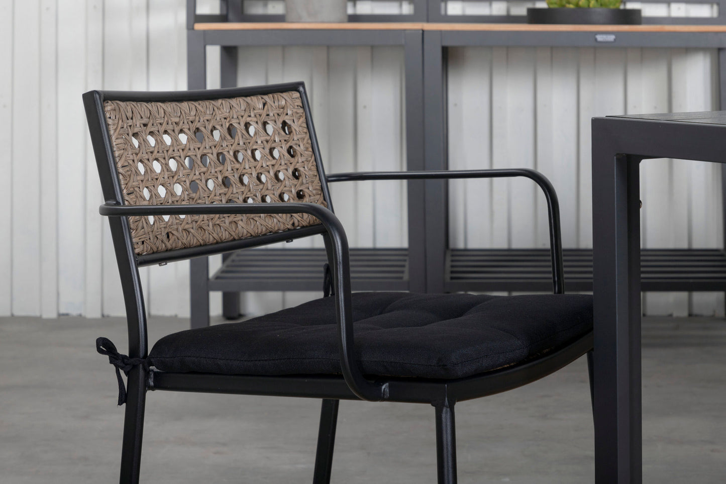 Venture Home Bront with 6 Paola Chairs