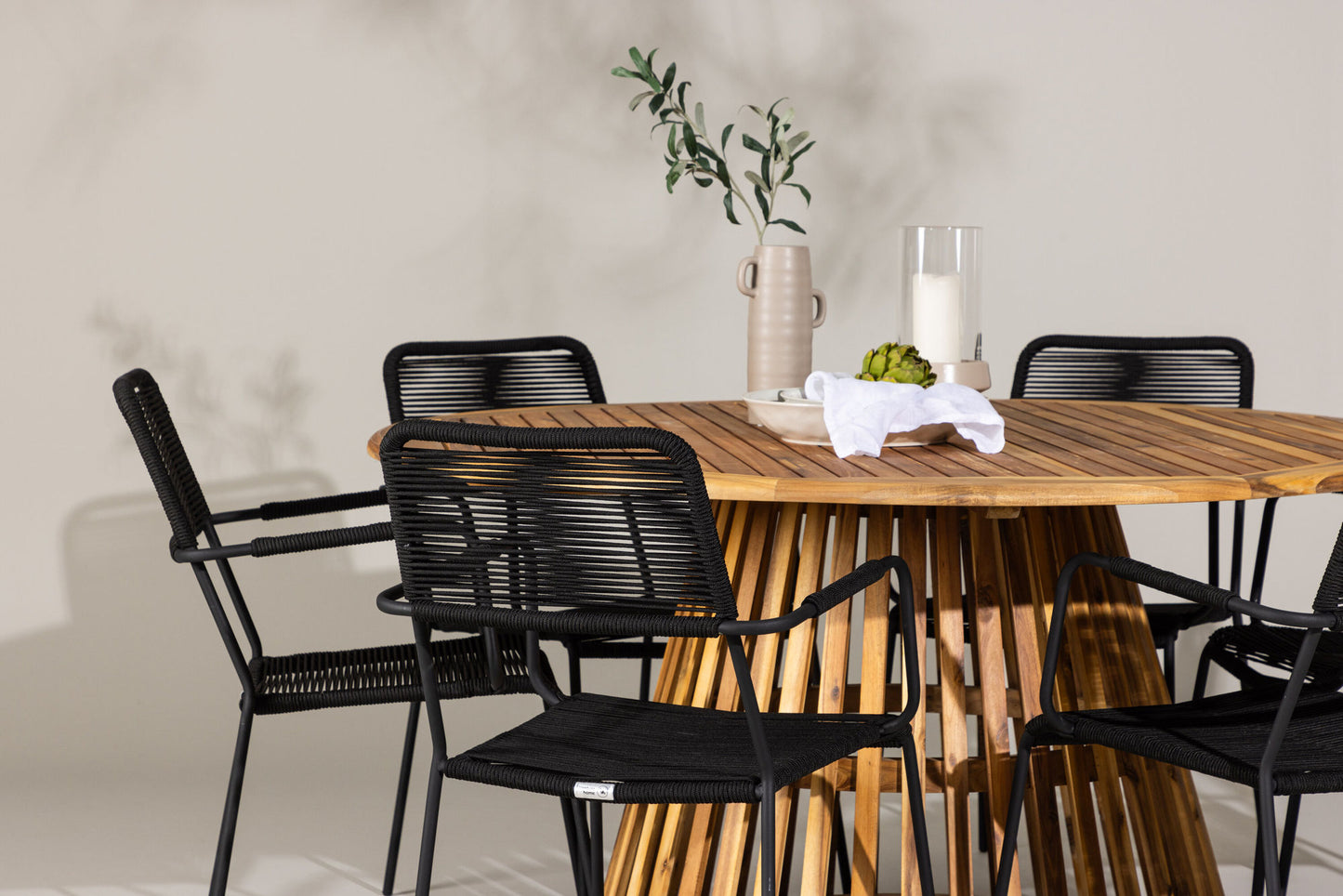 Venture Home Tucumán with 6 Lindos Armchairs