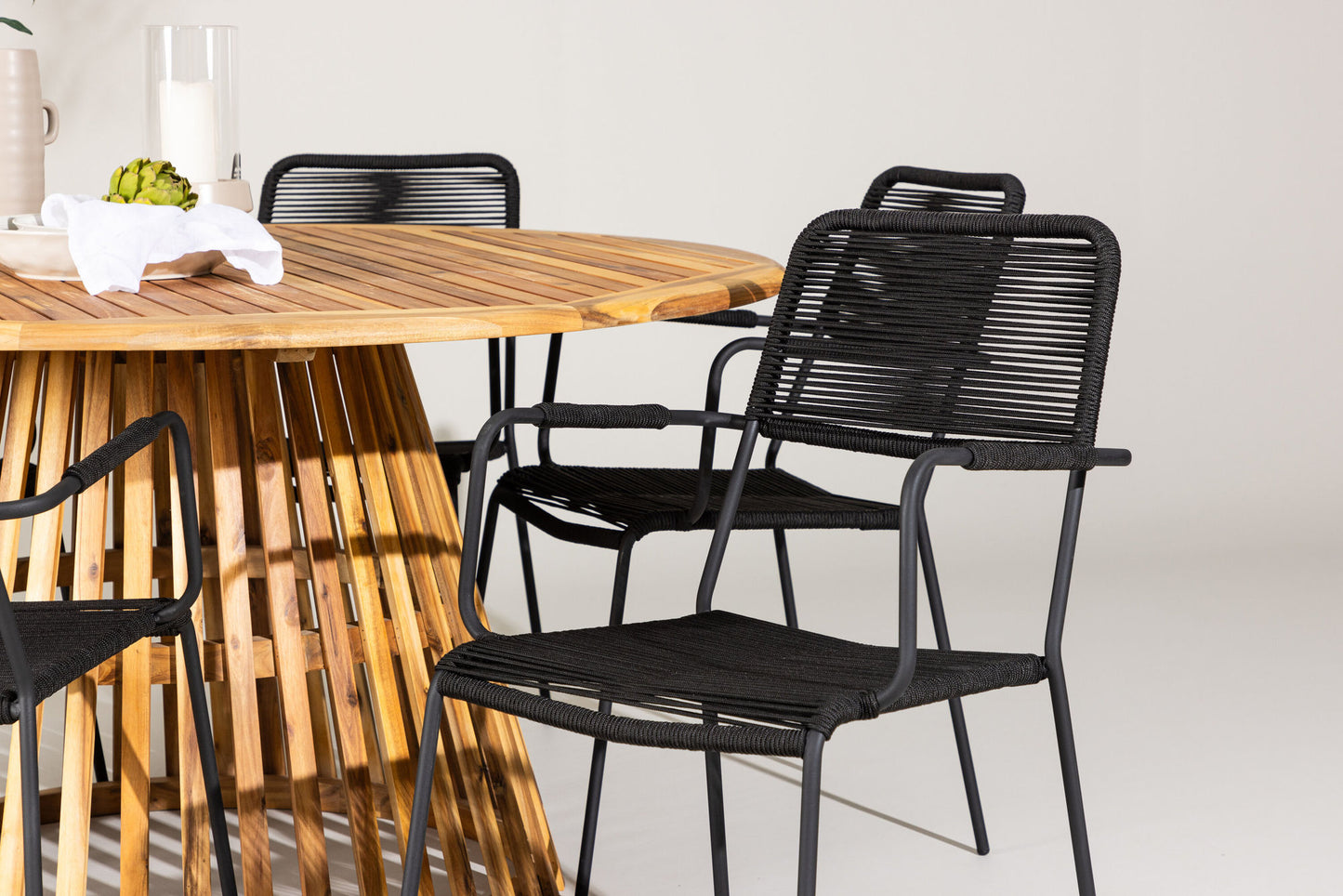Venture Home Tucumán with 6 Lindos Armchairs