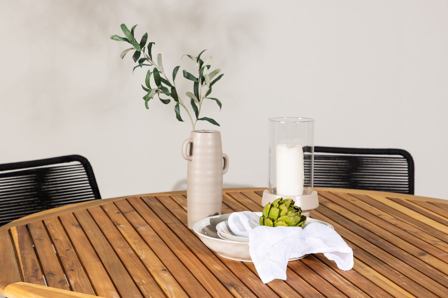 Venture Home Tucumán with 6 Lindos Armchairs