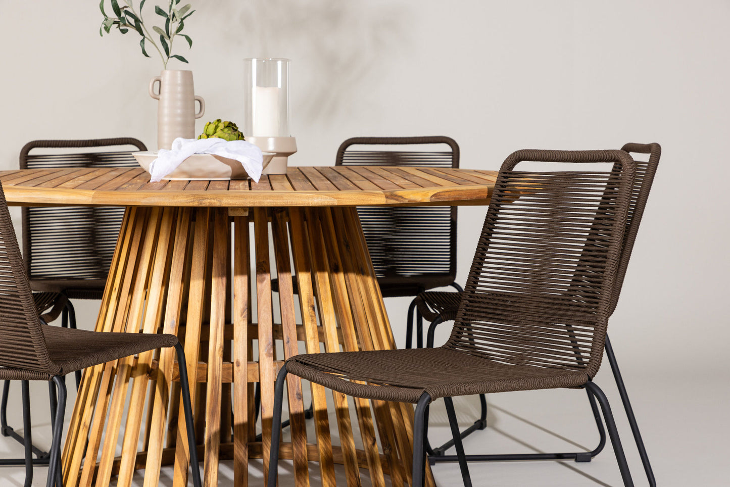 Venture Home Tucumán with 6 Lindos Armchairs