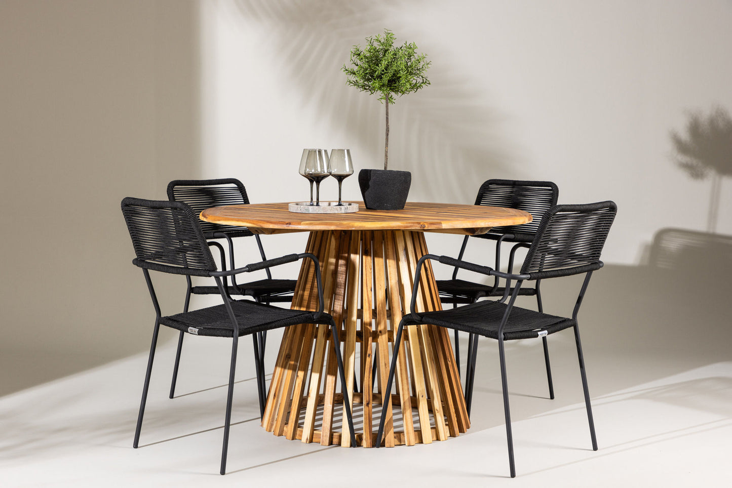 Venture Home Lumpur with 4 Lindos Chairs