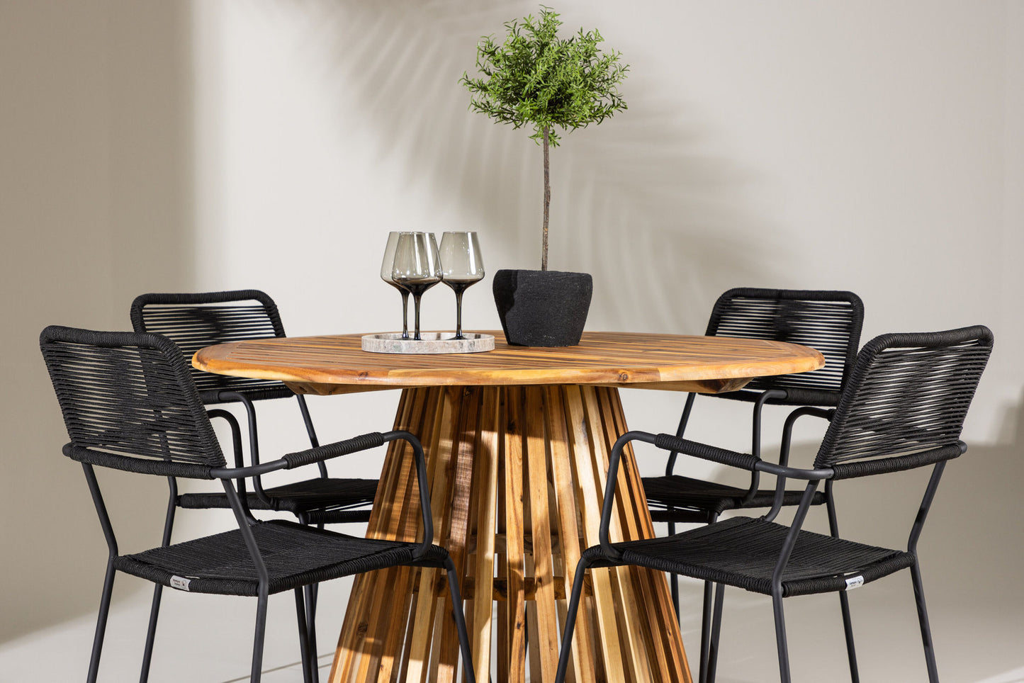 Venture Home Lumpur with 4 Lindos Chairs