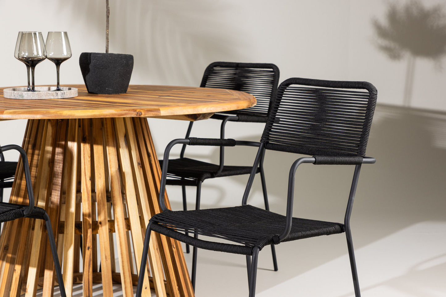 Venture Home Lumpur with 4 Lindos Chairs