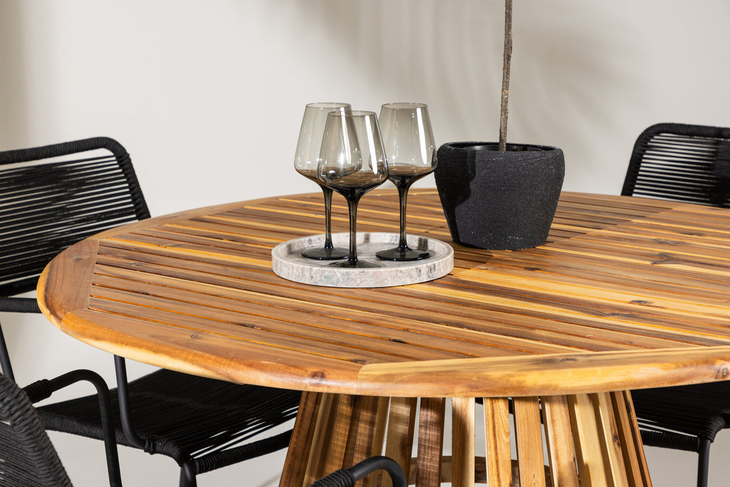 Venture Home Lumpur with 4 Lindos Chairs
