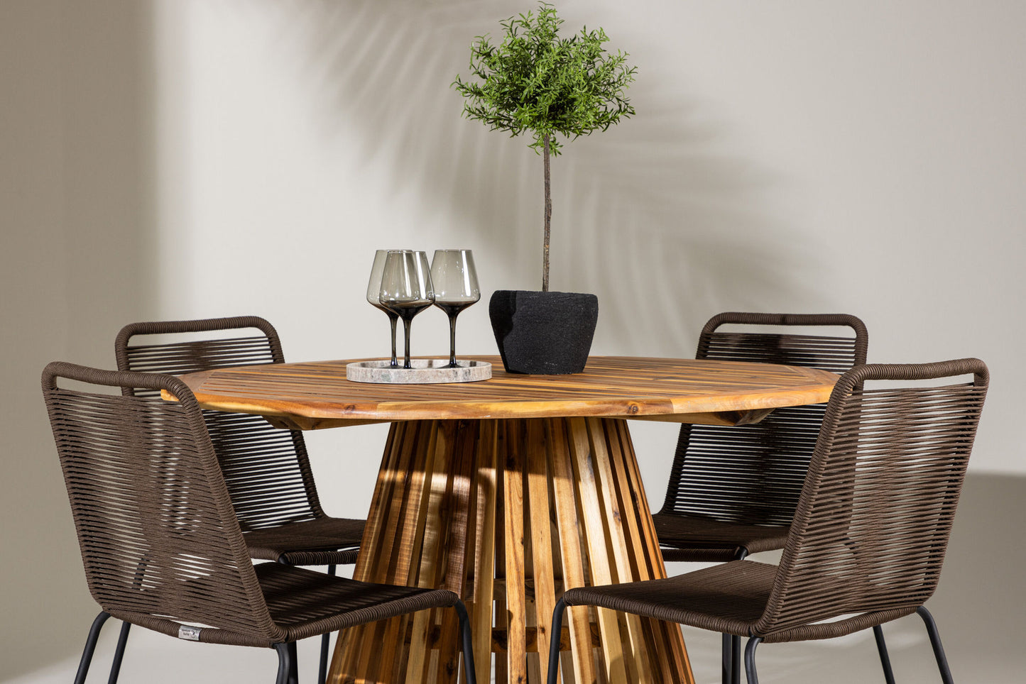 Venture Home Lumpur with 4 Lindos Chairs