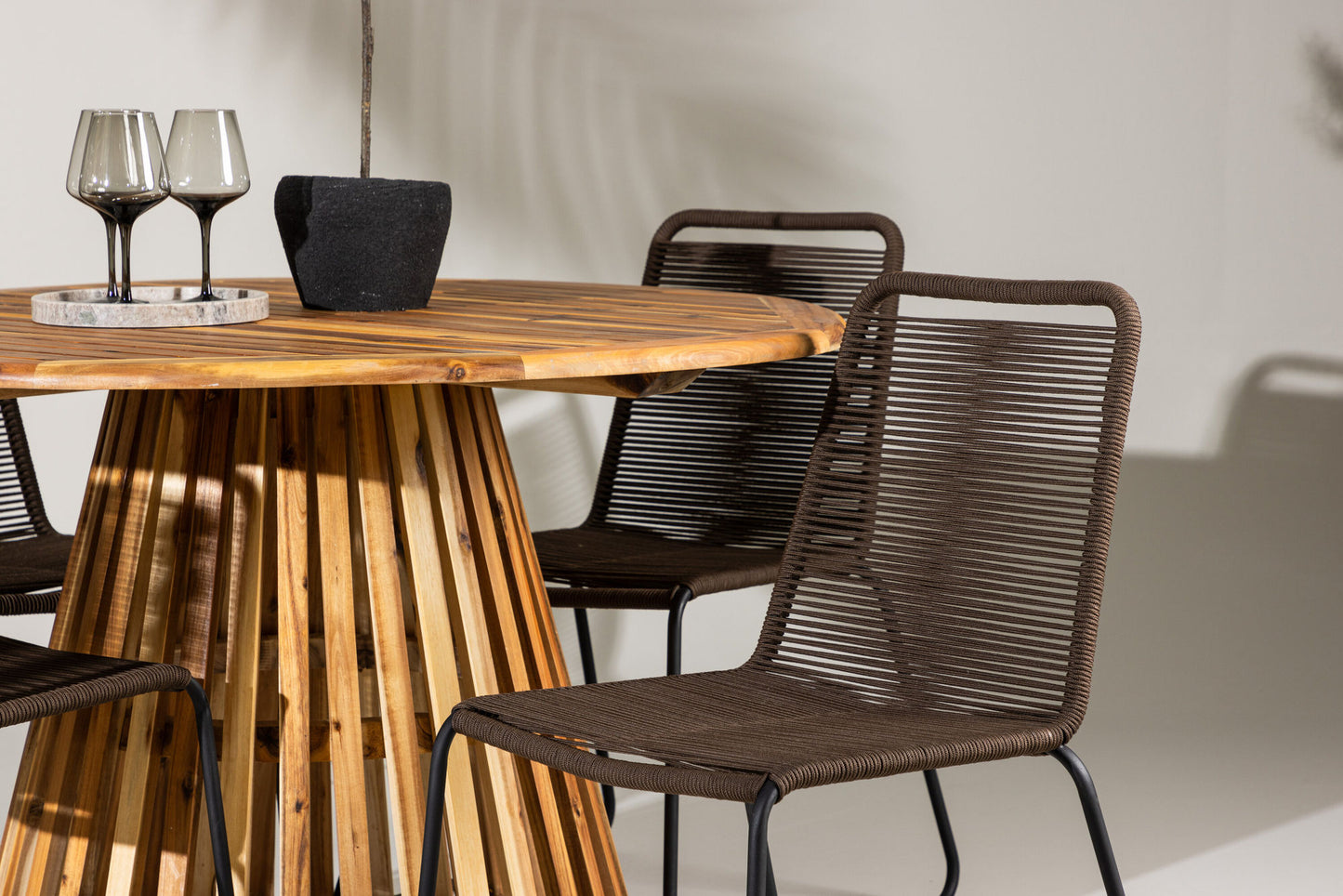 Venture Home Lumpur with 4 Lindos Chairs