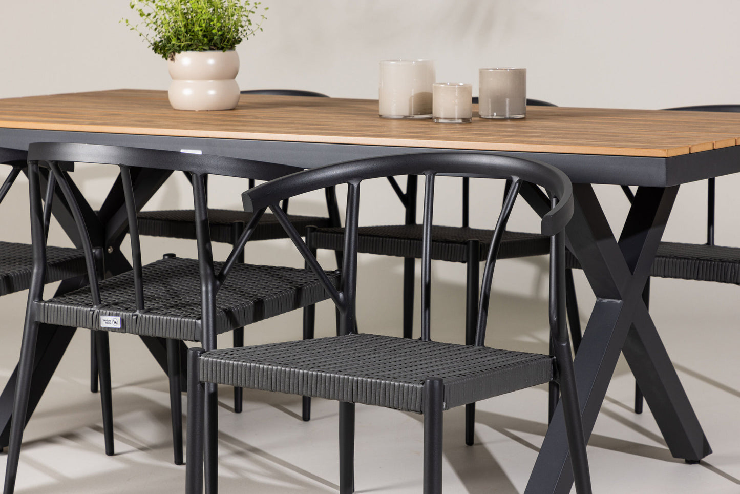 Venture Home Garcia with 6 Stina Chairs