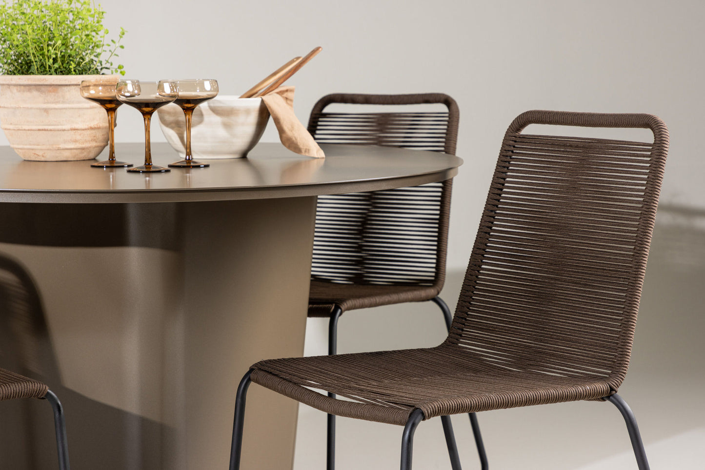 Venture Home Santa Fe with 4 Lindos Chairs