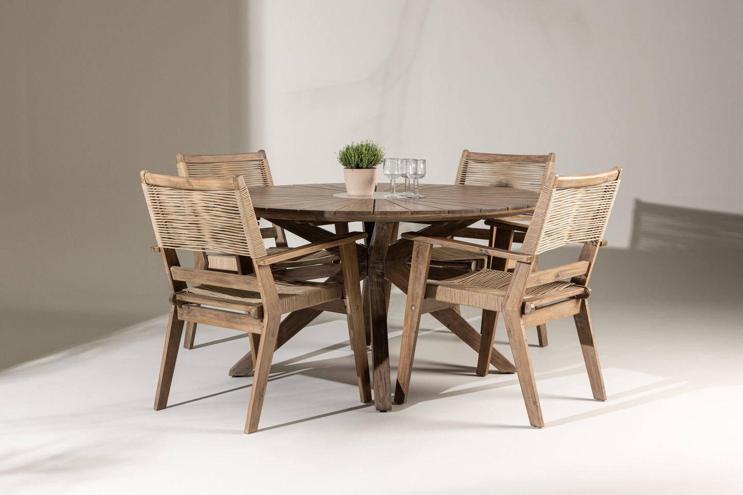 Venture Home Rosario with 4 Peter Chairs
