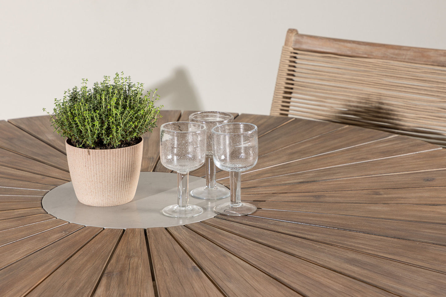 Venture Home Rosario with 4 Peter Chairs
