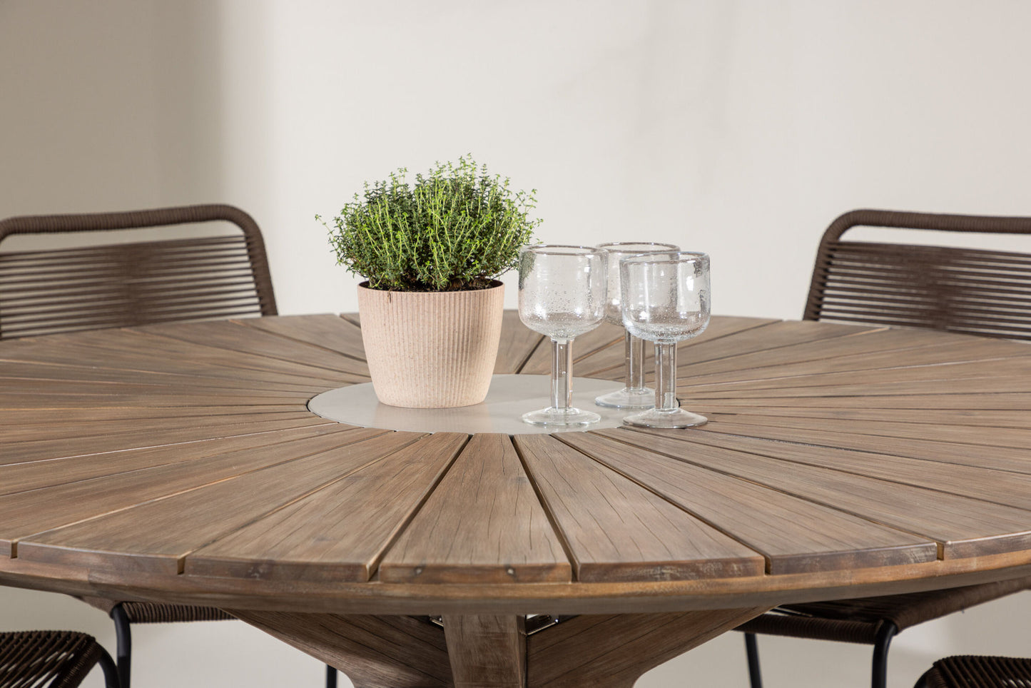Venture Home Rosario with 6 Lindos Chairs