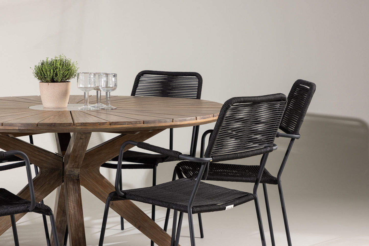 Venture Home Rosario with 6 Lindos Armchairs