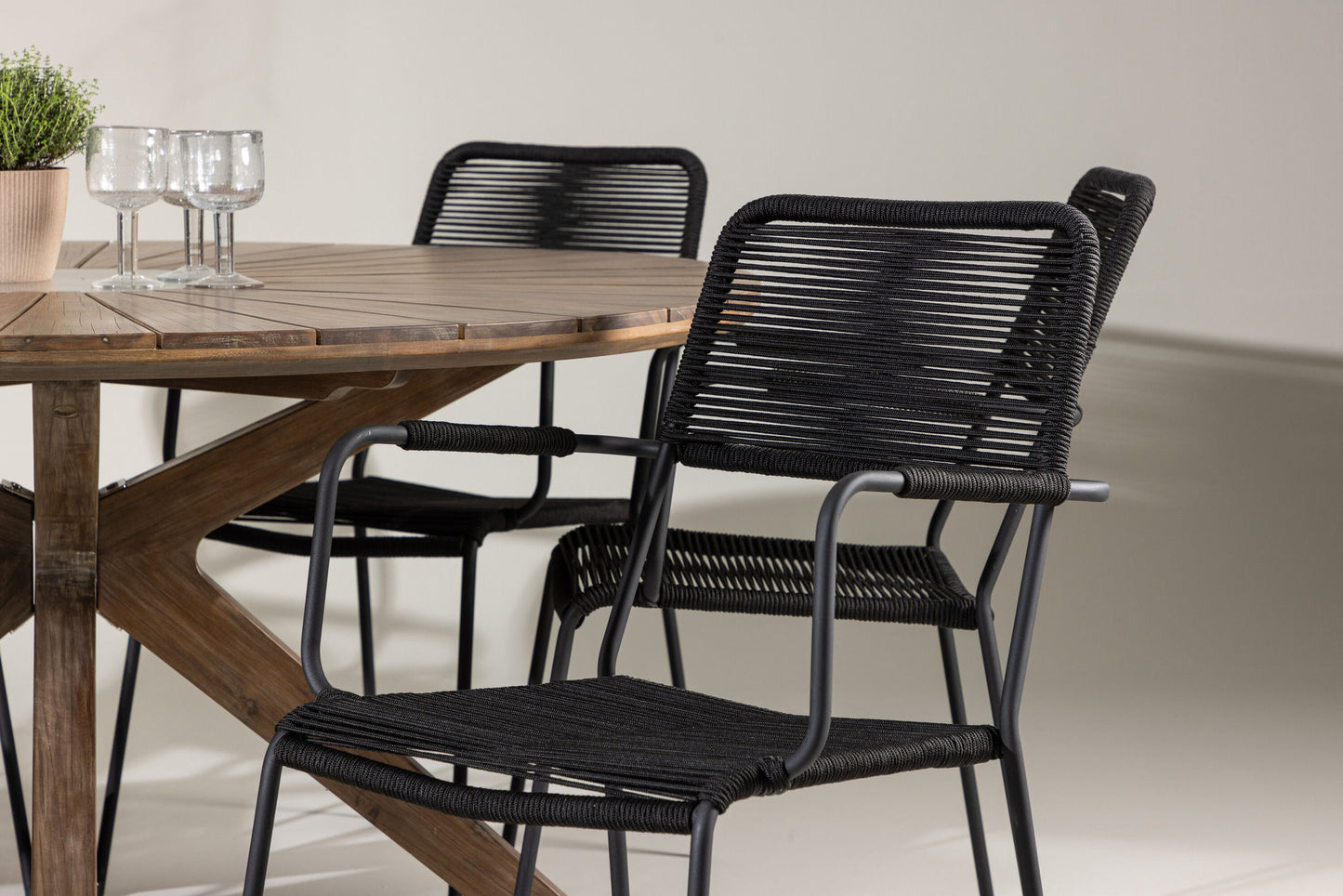 Venture Home Rosario with 6 Lindos Armchairs