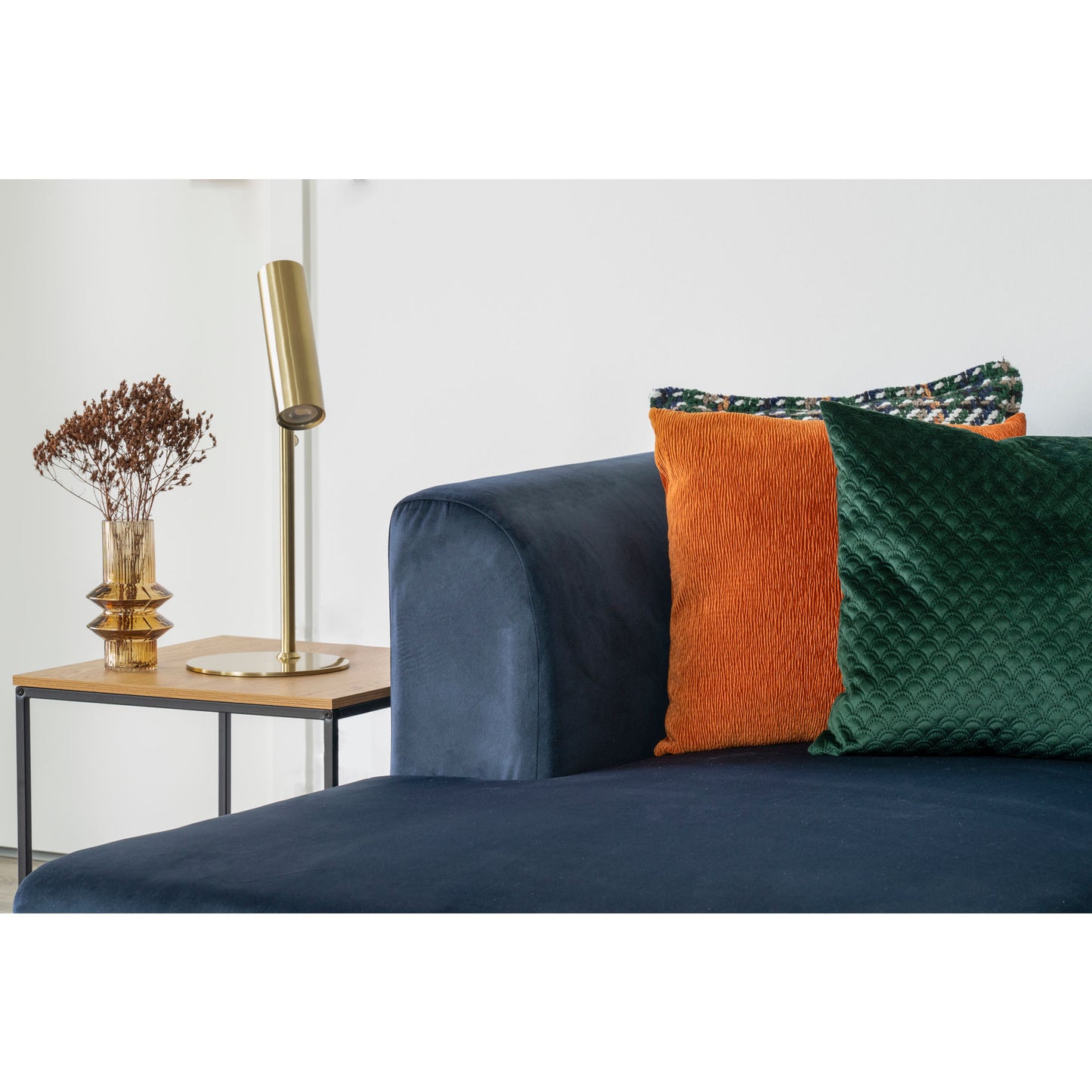 House Nordic Sidobord Vita. Bordsskiva av ek med svart