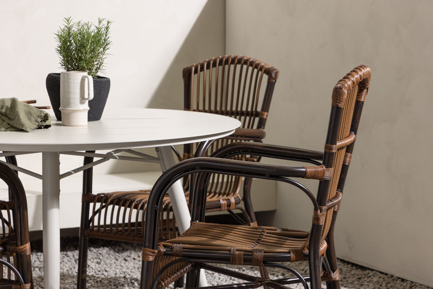 Lina Table with 4 Galera Chairs