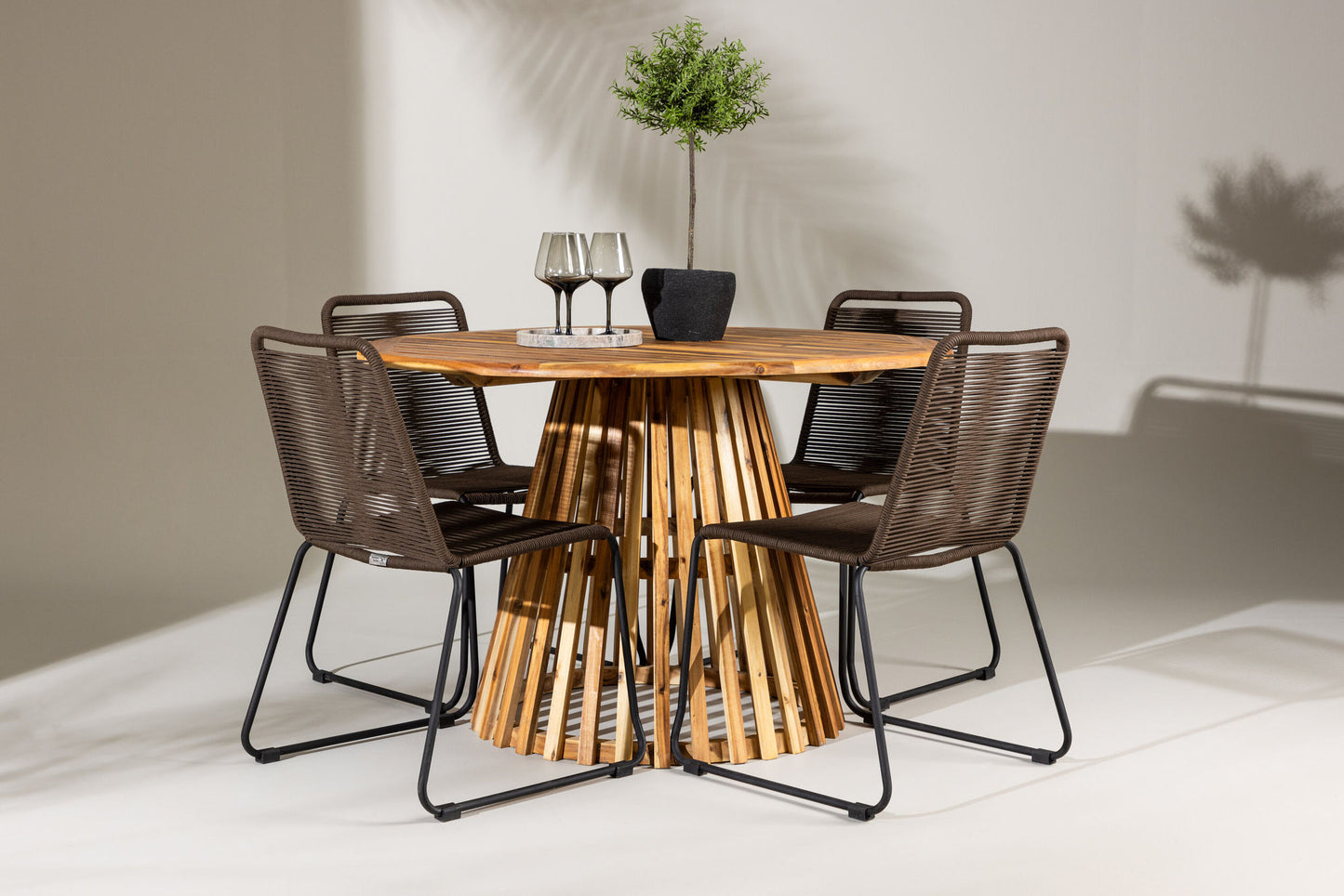 Venture Home Lumpur with 4 Lindos Chairs